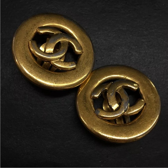CHANEL CC Logo Gold Tone Earrings - Picture 4 of 8
